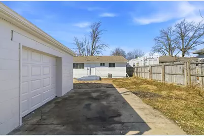 1884 Barnett Court W, Columbus, OH 43227 - Photo 9