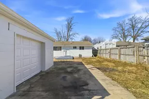 1884 Barnett Ct W, Columbus, OH 43227 - Photo 9