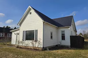 211 E Wapakoneta St, Waynesfield, OH 45896 - Photo 3