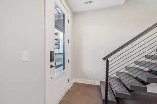 2256 Quarry Trails Dr, Columbus, OH 43228 - Photo 17