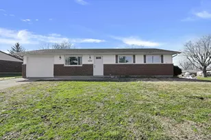 1935 Arapaho Dr, Circleville, OH 43113 - Photo 1