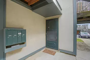 1094 Merrimar Cir S, Columbus, OH 43220 - Photo 3