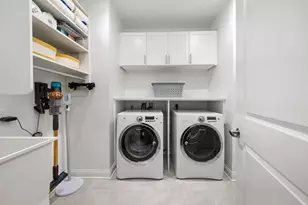 225 John H McConnell Blvd, Columbus, OH 43215 - Photo 25