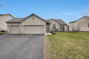 2048 Mayflower Cir, Grove City, OH 43123 - Photo 1