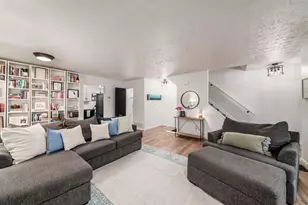 1946 Rockdale Dr, Columbus, OH 43229 - Photo 7