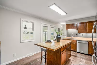 1121 W Sandusky Avenue, Bellefontaine, OH 43311 - Photo 9