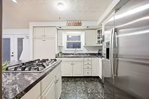 2883 Valley Green Dr, Columbus, OH 43207 - Photo 13