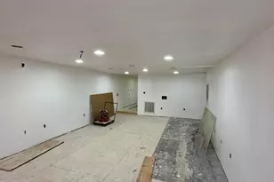 210 E Central Ave, Delaware, OH 43015 - Photo 3