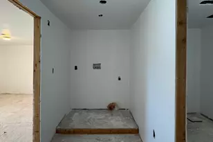 210 E Central Ave, Delaware, OH 43015 - Photo 7