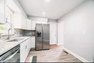 1398 Manchester Ave, Columbus, OH 43211 - Photo 3