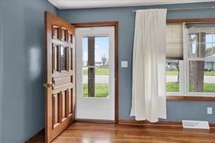 212 Green St, Williamsport, OH 43164 - Photo 9