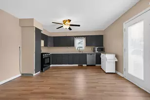 396 Pasadena Ave, Columbus, OH 43228 - Photo 15