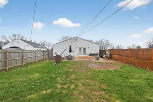 396 Pasadena Ave, Columbus, OH 43228 - Photo 3