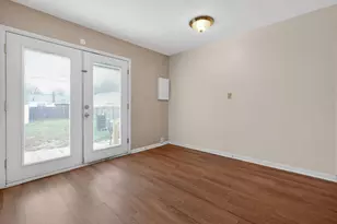 396 Pasadena Ave, Columbus, OH 43228 - Photo 9