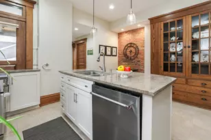 239 Buttles Ave, Columbus, OH 43215 - Photo 17