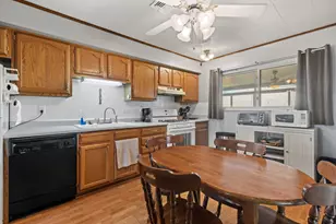 3060 Wessex Ct, Columbus, OH 43232 - Photo 7