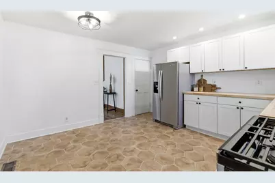 210 E Blake Avenue, Columbus, OH 43202 - Photo 21