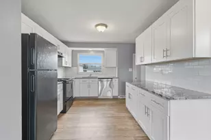 1642 Marina Dr, Columbus, OH 43219 - Photo 13