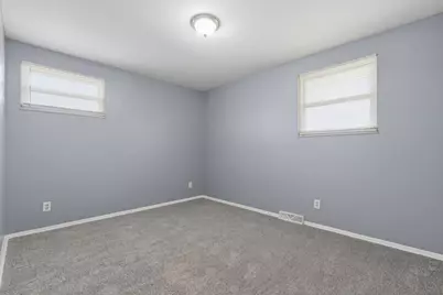 1642 Marina Drive, Columbus, OH 43219 - Photo 9