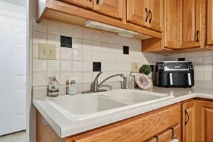 417 Revere Ct, Columbus, OH 43228 - Photo 11