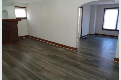 1070 E 16th Avenue, Columbus, OH 43211 - Photo 3