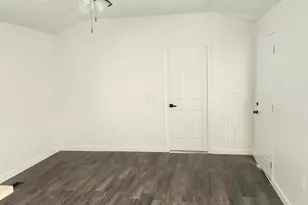 1049 Harmon Ave, Columbus, OH 43223 - Photo 3