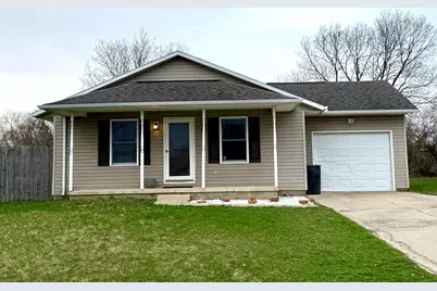 108 W Concord Lane, Bloomingburg, OH 43106 - Photo 1