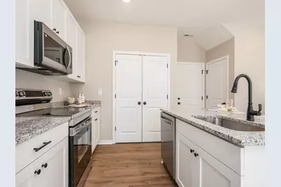 352 Postle Boulevard, Columbus, OH 43228 - Photo 5