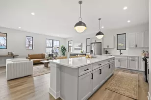 546 W Town St, Columbus, OH 43215 - Photo 3