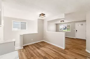 5972 Maple Canyon Ave, Columbus, OH 43229 - Photo 9