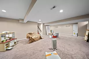 5690 Queen Victoria St, Groveport, OH 43125 - Photo 49