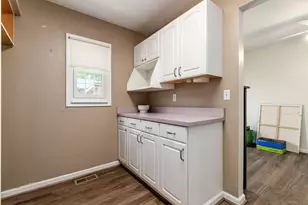 575 Dlyn St, Columbus, OH 43228 - Photo 7