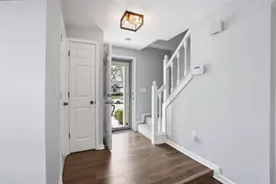 3917 Man O War Ct, Columbus, OH 43221 - Photo 9