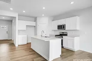 131 Vine Grv Dr, Circleville, OH 43113 - Photo 1