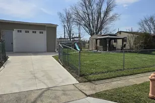 693 Maurine Dr, Columbus, OH 43228 - Photo 3