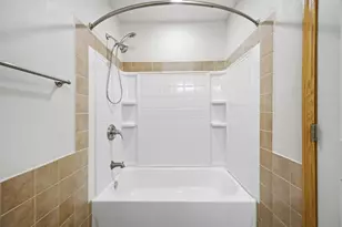 647 Greenbriar Cir, Howard, OH 43028 - Photo 15