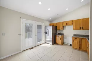 647 Greenbriar Cir, Howard, OH 43028 - Photo 9