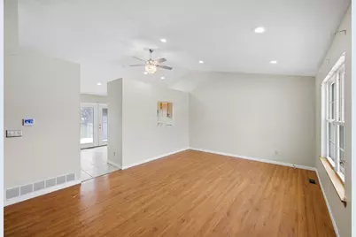 647 Greenbriar Circle, Howard, OH 43028 - Photo 7