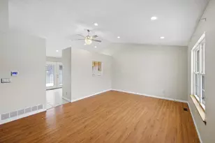 647 Greenbriar Cir, Howard, OH 43028 - Photo 7