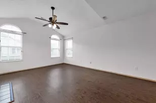 536 Calkin Ln E, Columbus, OH 43230 - Photo 5