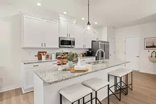 3279 Calveylee Ln, Columbus, OH 43232 - Photo 9