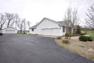 13270 Rolling Hills Ct, Mount Vernon, OH 43050 - Photo 11