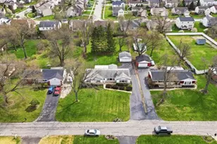 3755 Mayfair Dr, Grove City, OH 43123 - Photo 3