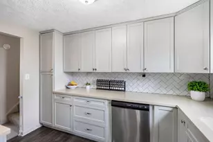 1974 New Market Dr, Grove City, OH 43123 - Photo 13