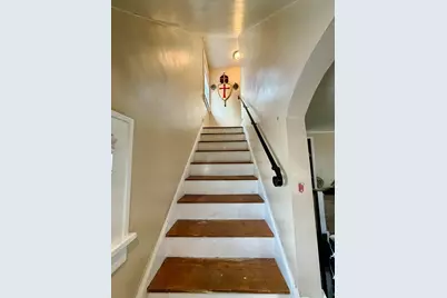 13705 Courtland Avenue, Cleveland, OH 44111 - Photo 9