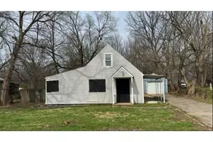 562 Ashwood Rd, Columbus, OH 43207 - Photo 1