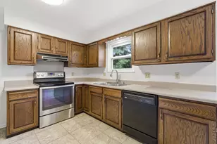 1701 Moreland Dr, Columbus, OH 43220 - Photo 15