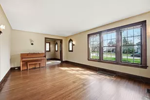 2448 Sherwood Rd, Columbus, OH 43209 - Photo 5