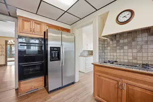 2448 Sherwood Rd, Columbus, OH 43209 - Photo 21