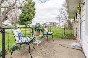 392 Hickory Ln, Washington Court House, OH 43160 - Photo 3